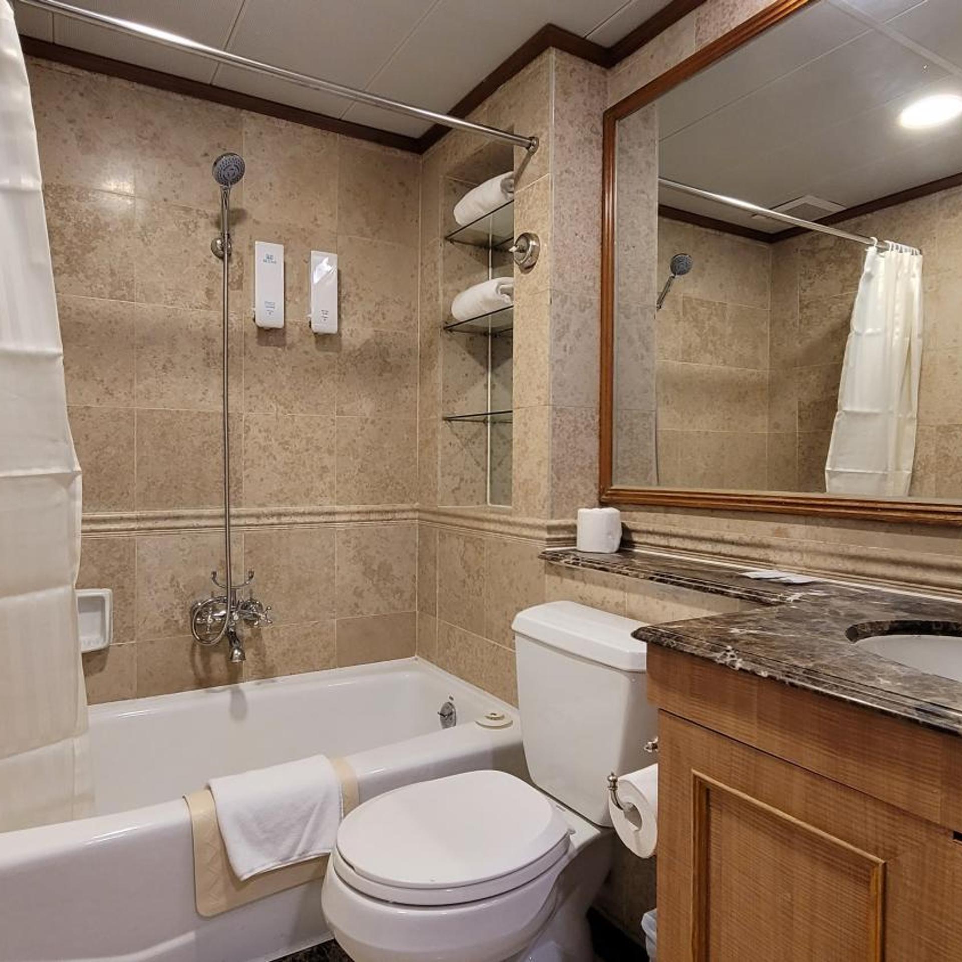 غرفة سوبيريور بثلاثة أسرّة، Grand Bay View Hotel 3/4
