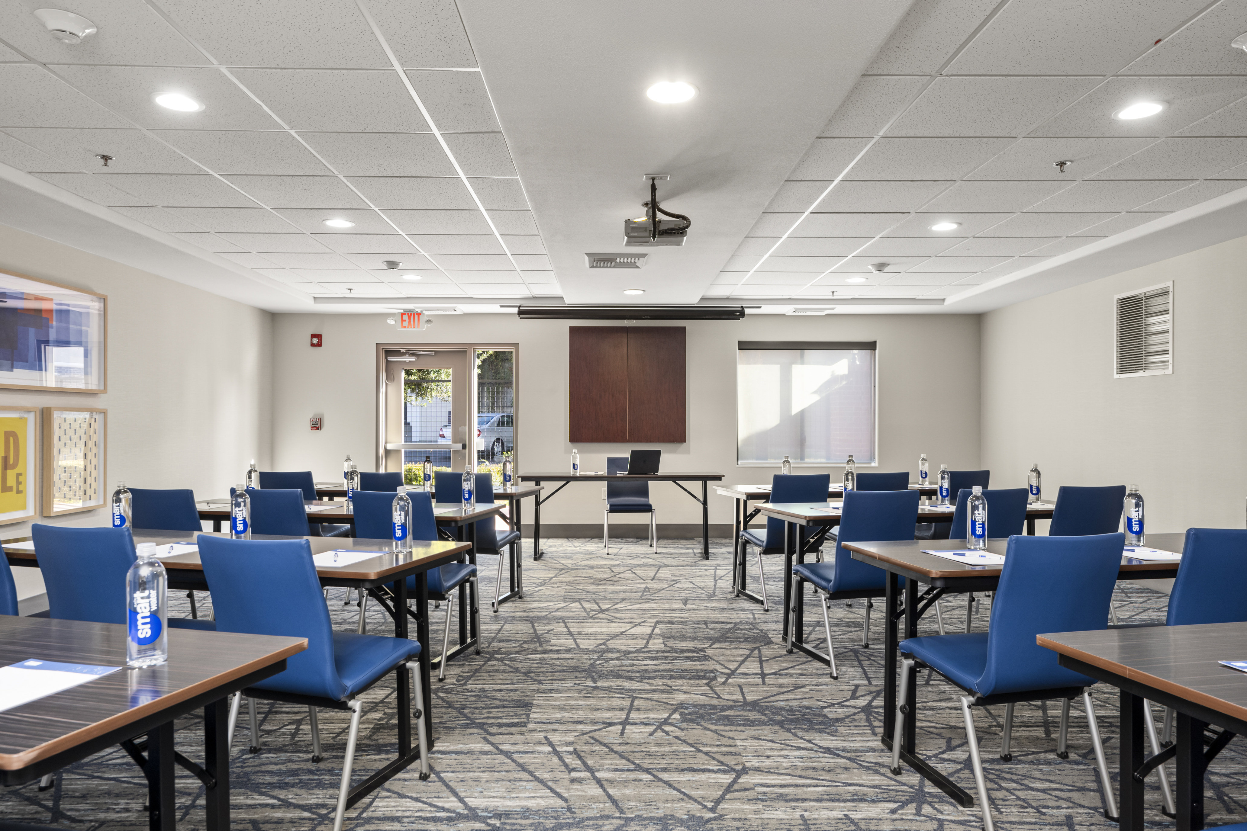 Holiday Inn Express Hotel & Suites Lincoln-Roseville Area 62/71