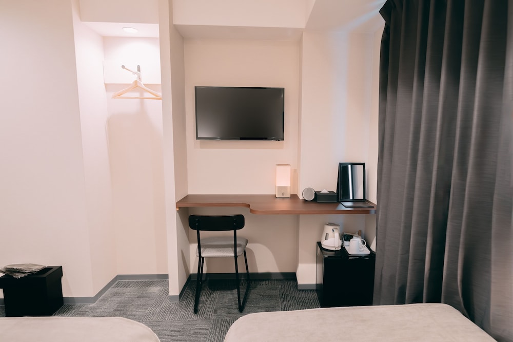 R Hotel Honmachi 16/17