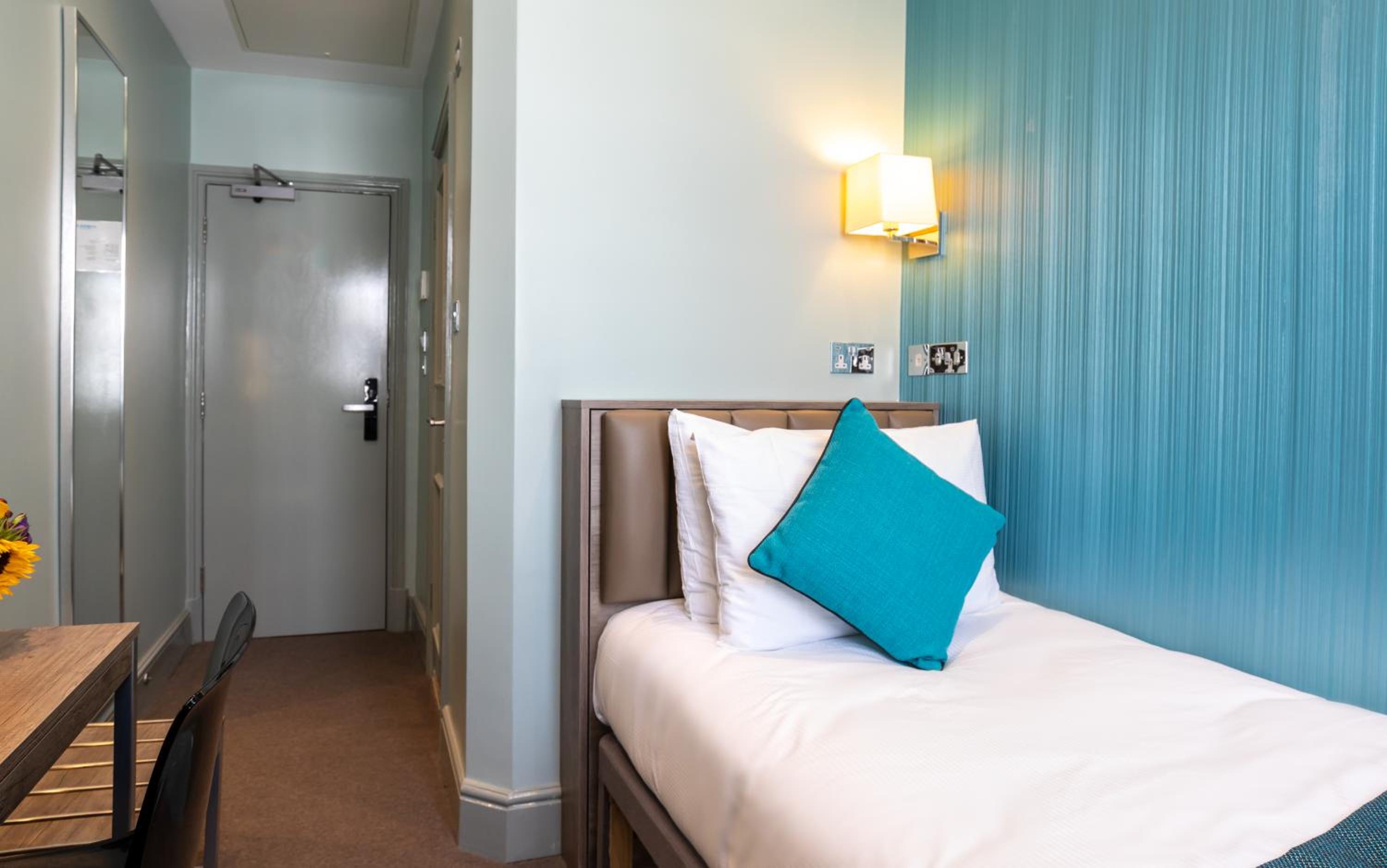 ROOM, SINGLE, NO ELEVATOR