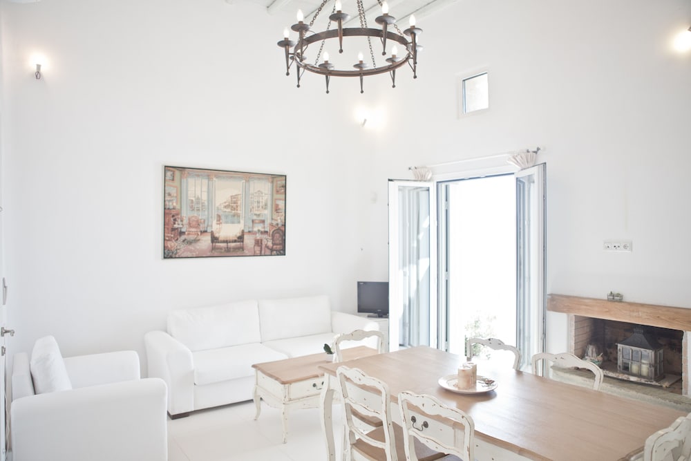 NIRIIDES LUXURY HOMES 23/50