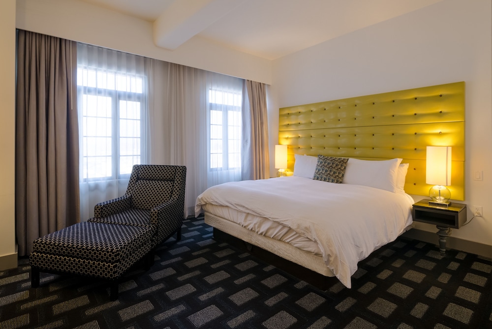 MAVERICK, KING BED, ACCESSIBLE