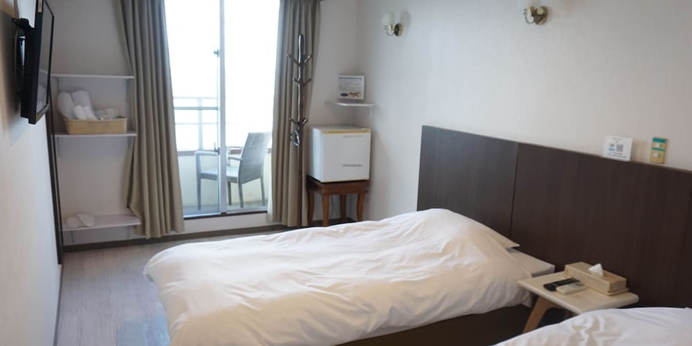 Hotel Oceans Nakijin 10/65