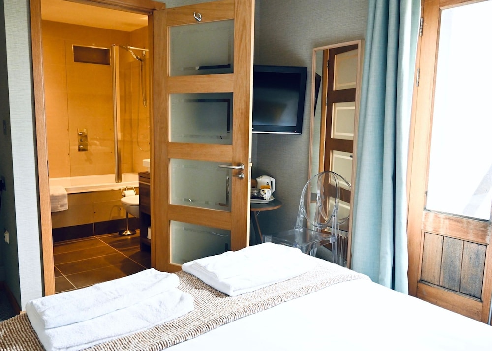 The Bakery Restaurant with Rooms 20/50