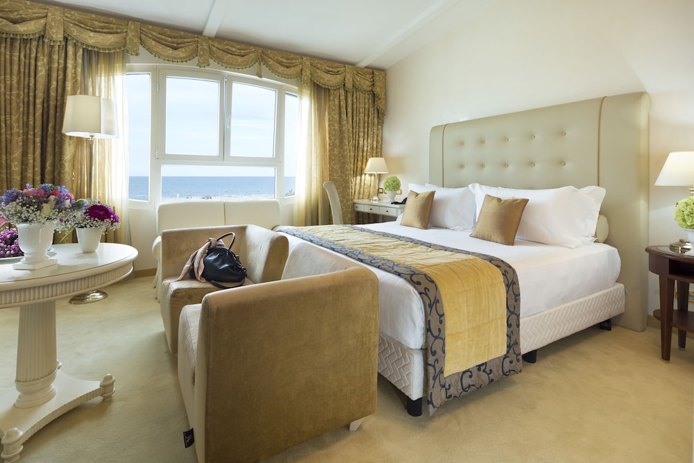 CRYSTAL, SUITE, SEA VIEW, JETTED TUB