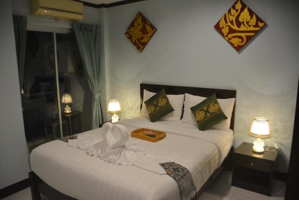 Patong Moon Inn Guesthouse 10/48