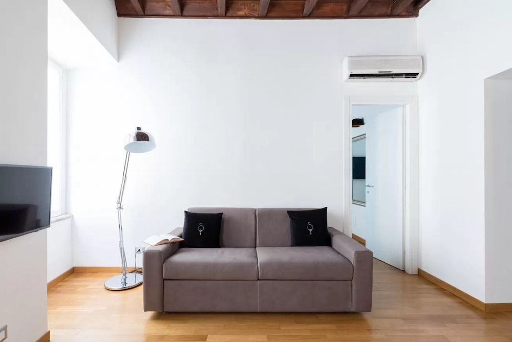 The Regal Suite 37/50