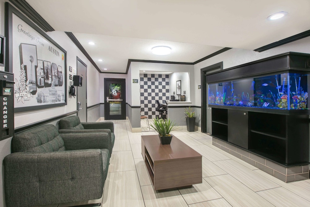 Super 8 By Wyndham Austin University/Downtown Area 25/38