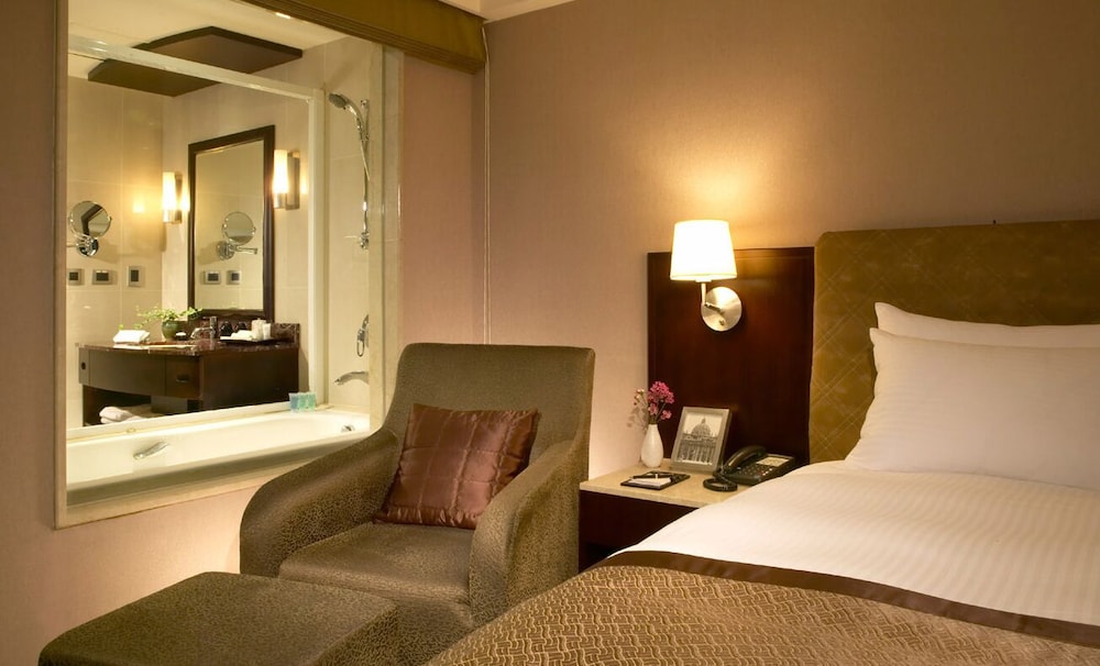 Grand Forward Hotel 16/36