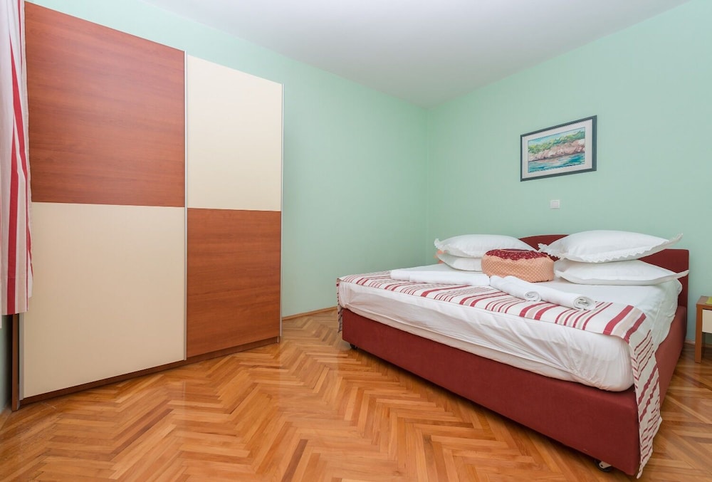 APARTMENTS GORAN 12/47