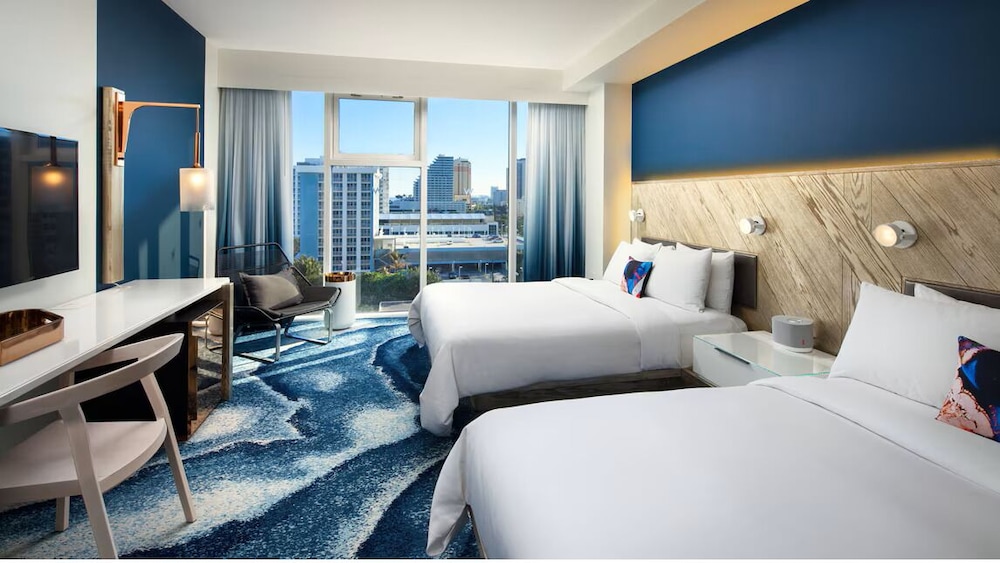 Deluxe, 2 Queen Beds, Resort View, Accessible، W Fort Lauderdale 2/4