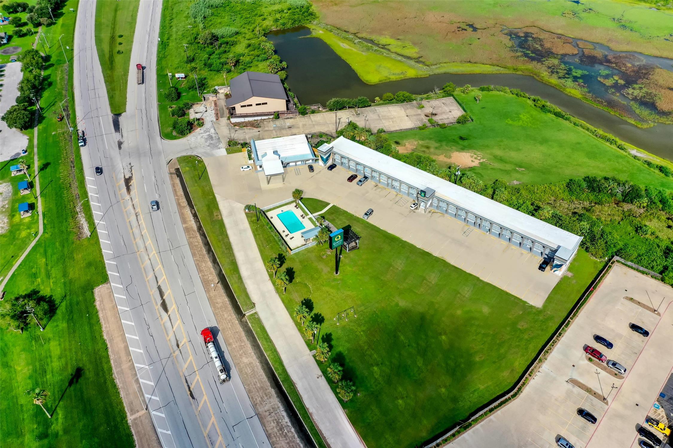Quality Inn & Suites Port Lavaca Near Lighthouse Beach 29/33