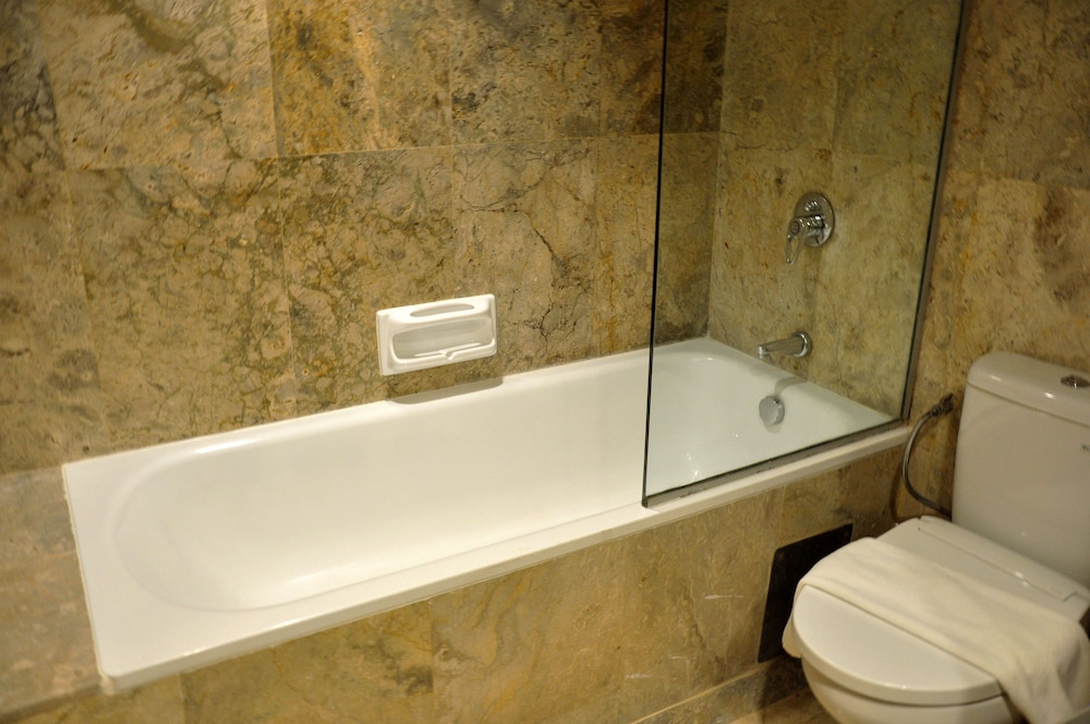 Beverly Hotel Batam 50/50