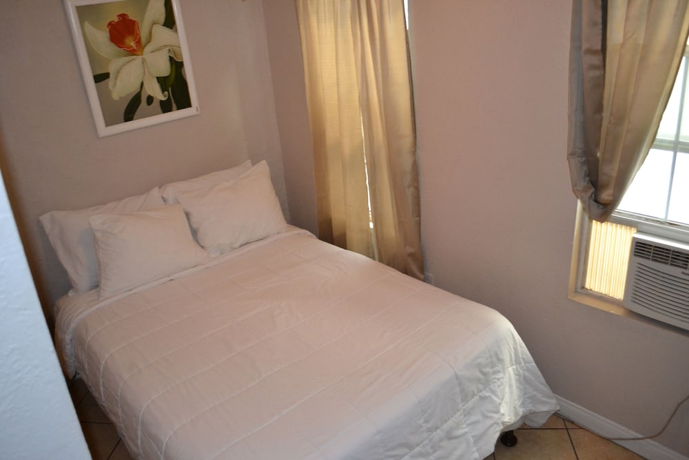Monterey Inn Hotel 16/50