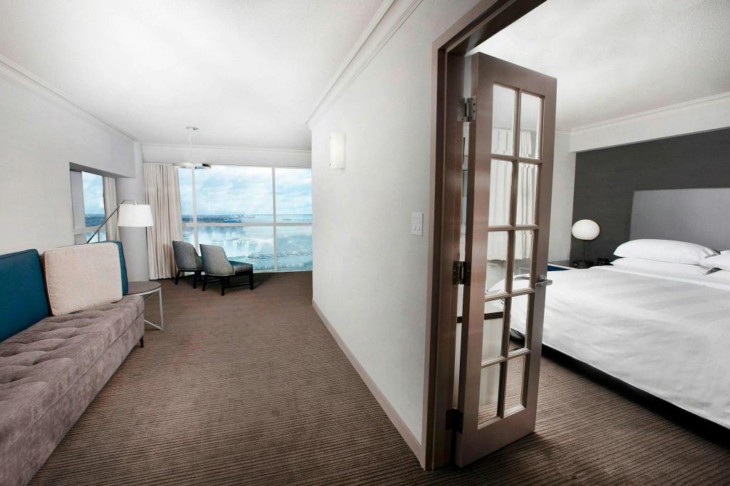 1 Bedroom, Presidential, Junior Suite, King Bed, Falls View, Sofa, Jetted Tub