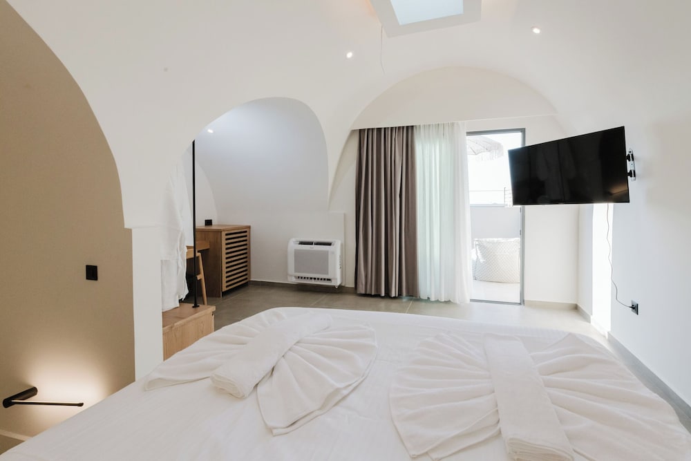 Zen, Suite, Queen Bed, Sea View, Two Story, Sofa, Private Pool، Evexia Boutique Hotel & Spa - Adults Only 5/10