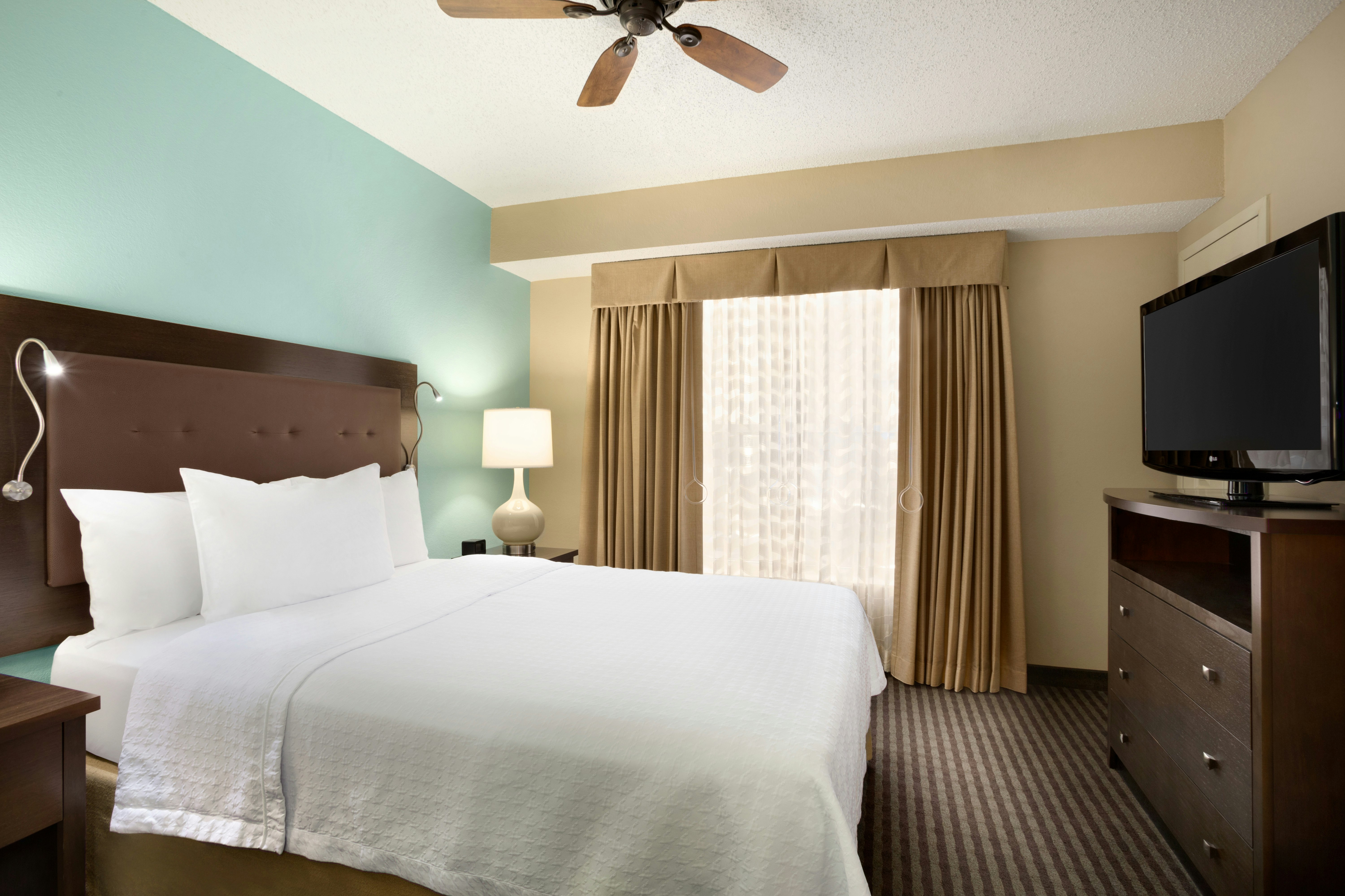 SUITE, QUEEN BED, ACCESSIBLE