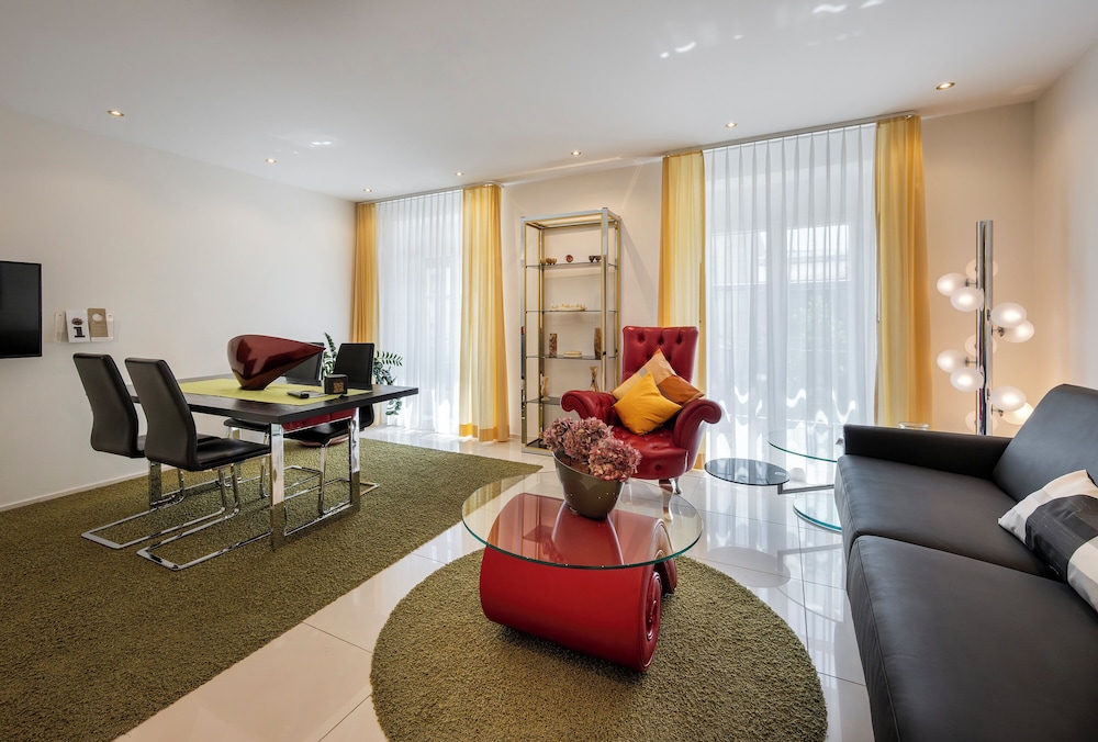 Gaia Hotel 54/75