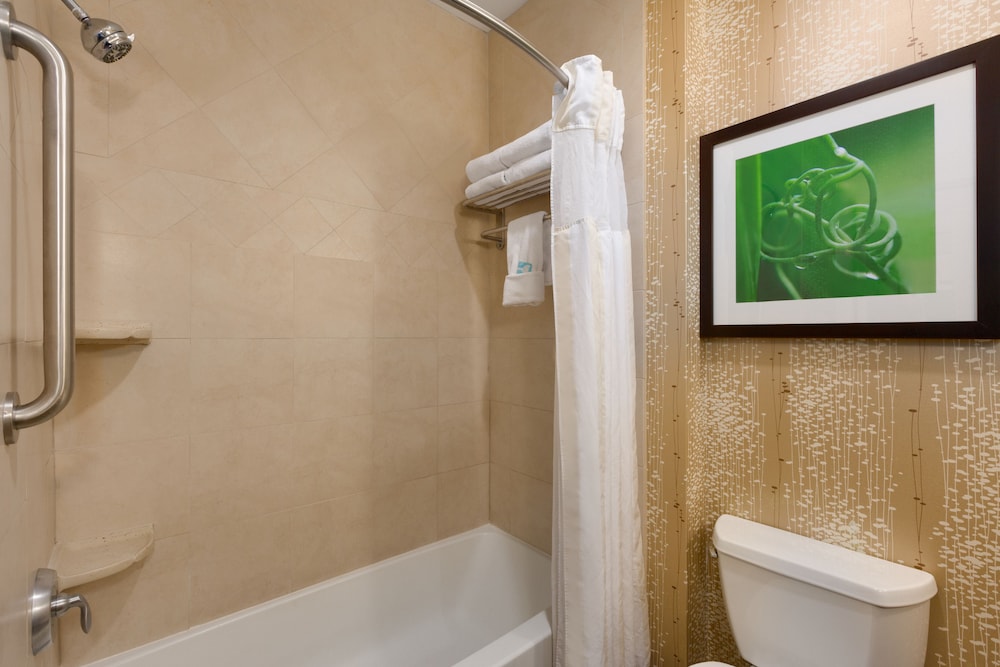 Room, 2 Queen Beds, Bath and Shower، Hilton Garden Inn Abilene 6/6