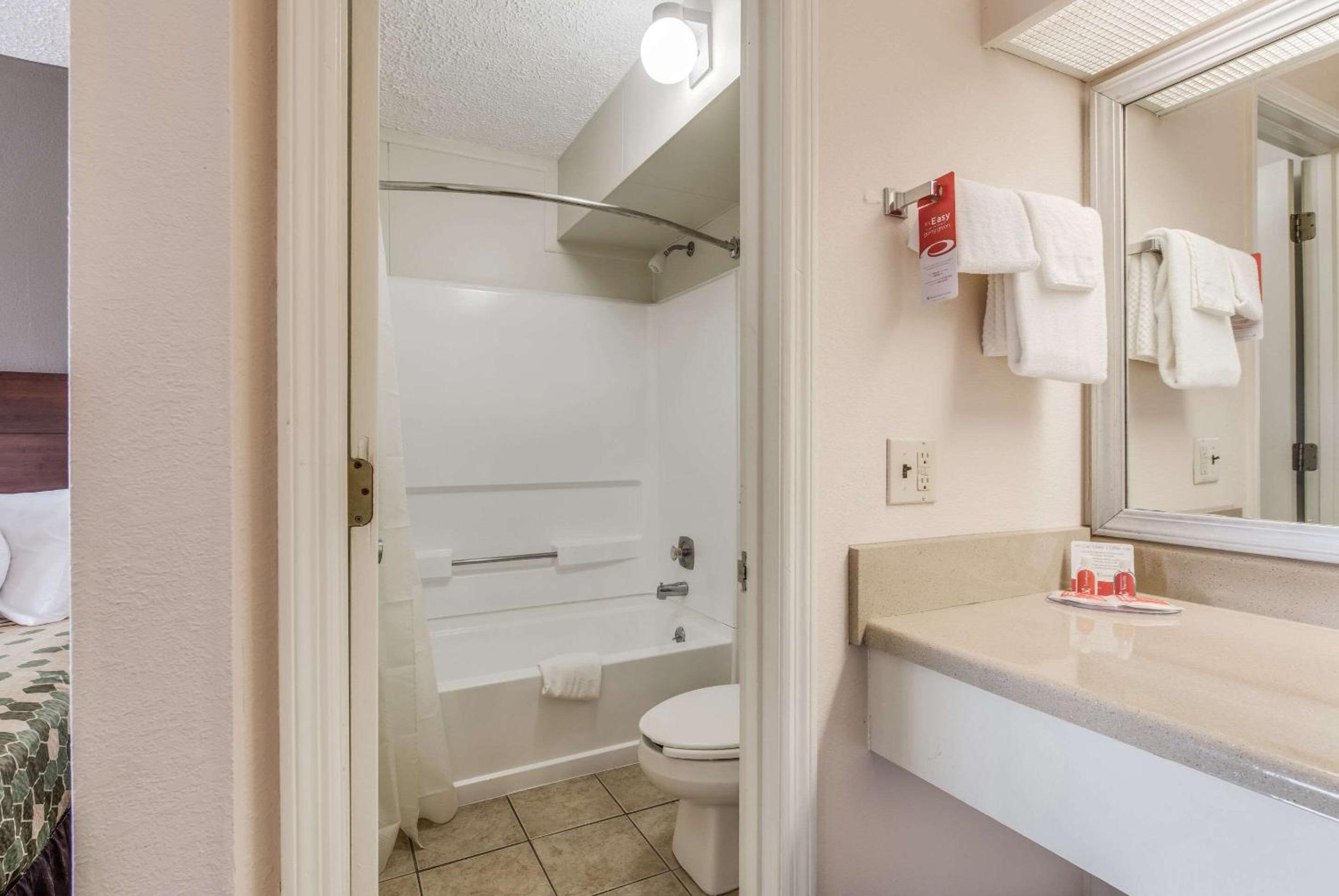غرفة بسرير كينج، Econo Lodge Eden, NC 7/9