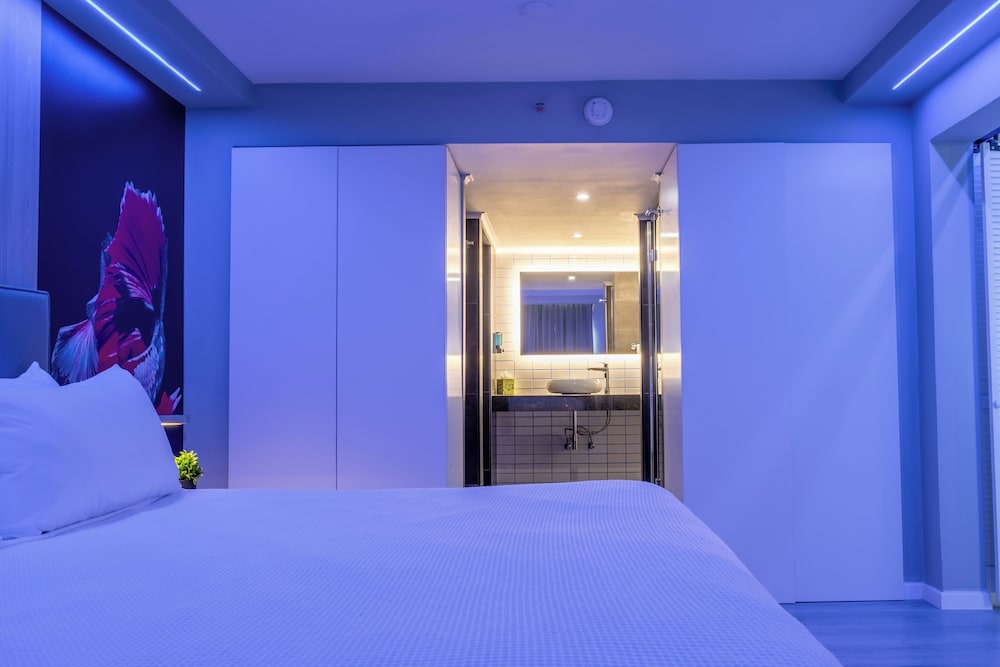 PREMIER, SUITE, KING BED