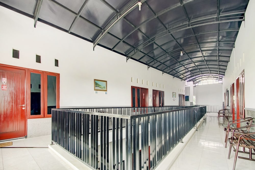 Super OYO Capital O 90151 Guest House 180 8/30