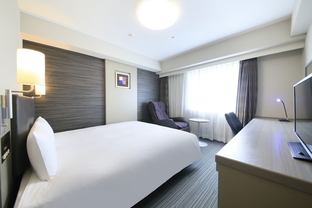 Moderate, Single, Queen Bed