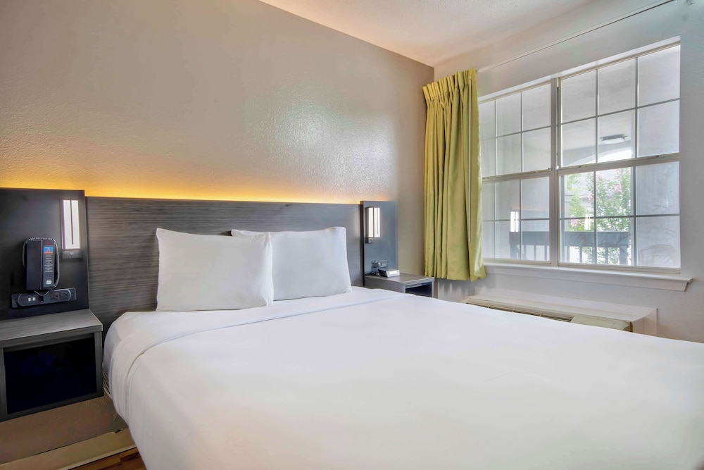 Studio 6 Extended Stay - San Antonio, TX - Medical Center 26/60