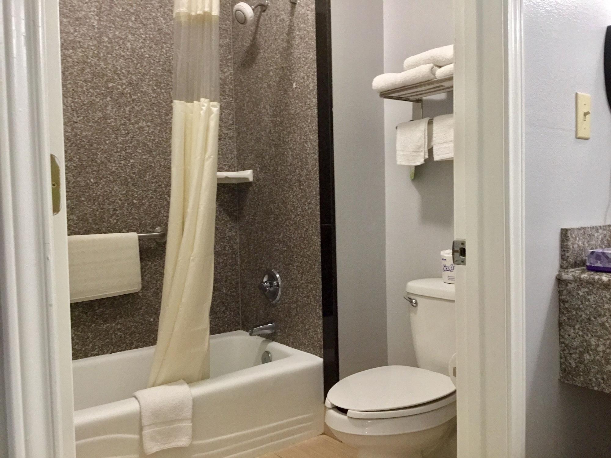 Room, Multiple Beds, Sofa, Smoking، Days Inn by Wyndham McAllen 3/3