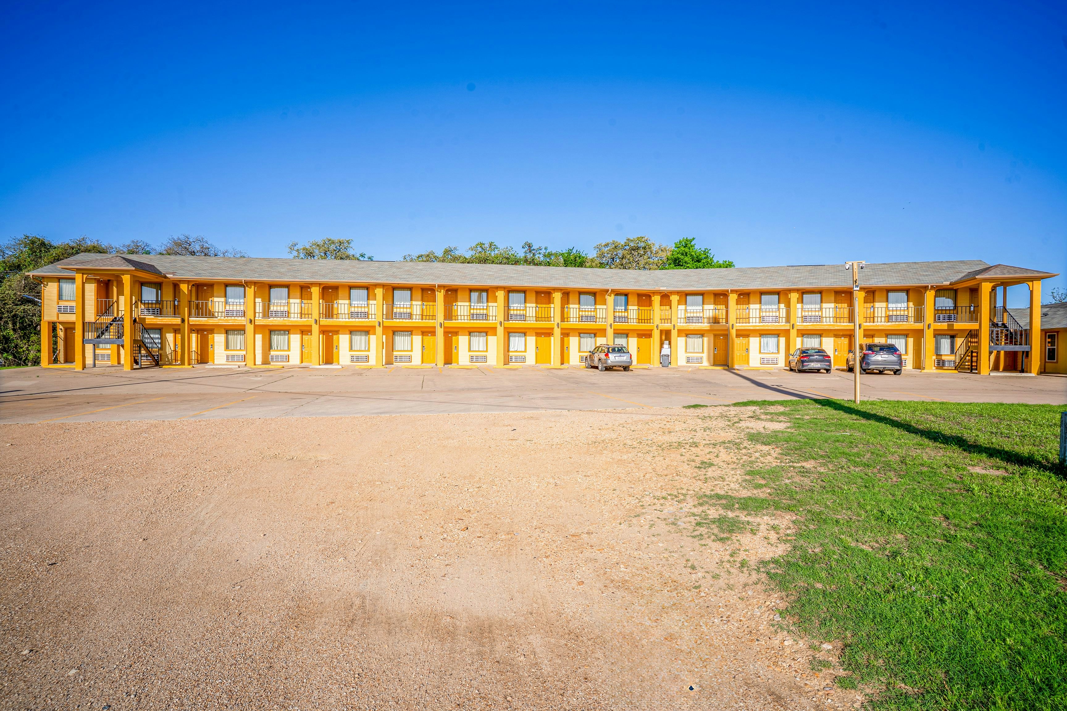 Regency Inn By OYO Rockdale TX 17/31