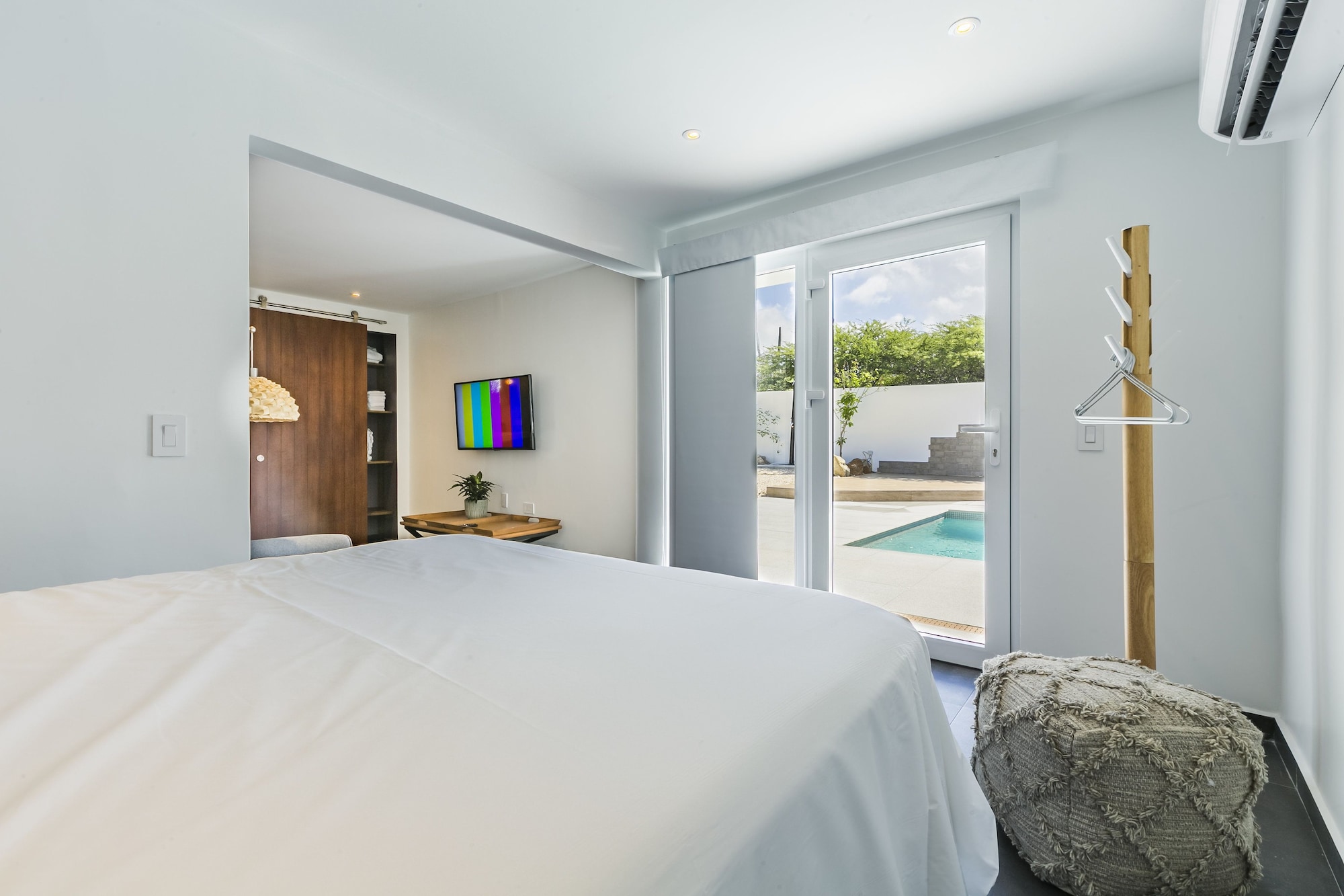 1 BEDROOM, PREMIUM, APARTMENT, POOL SIDE, KITCHEN