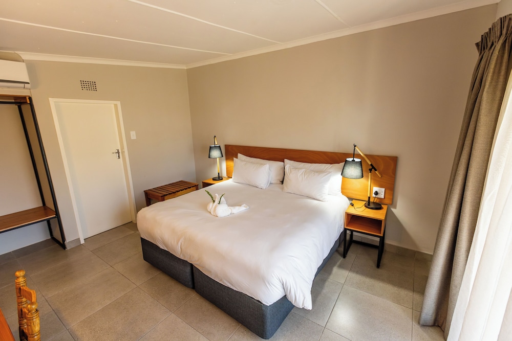 Room, Double Bed, Pool Side