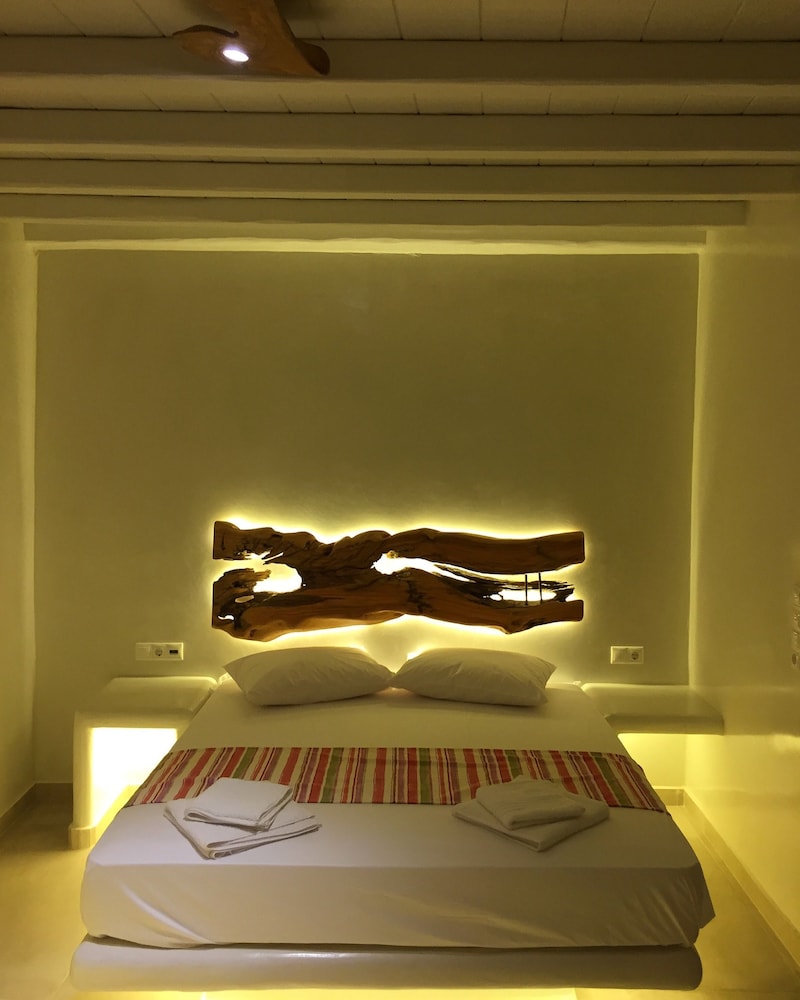 Eternal Suites 3/41