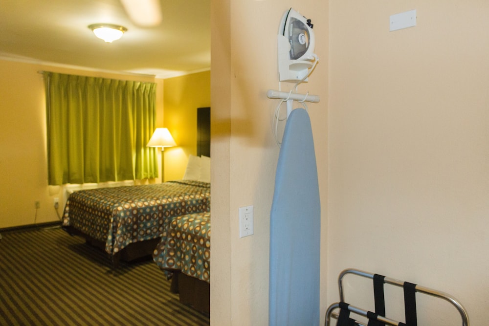 Americas Best Value Inn Central Valley 13/42