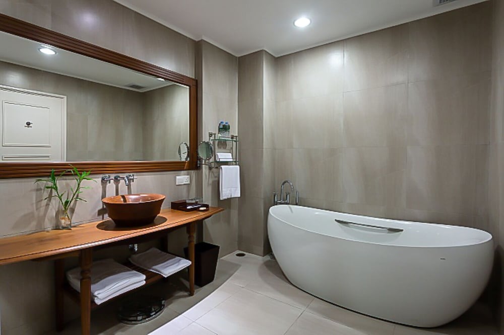 Connecting, Family, King Bed, Sokha Phnom Penh Hotel 8/9