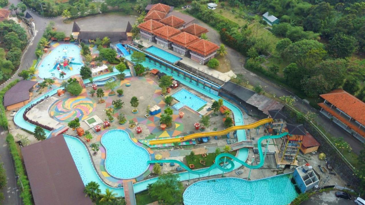 Bumi Gumati Convention Resort 22/28