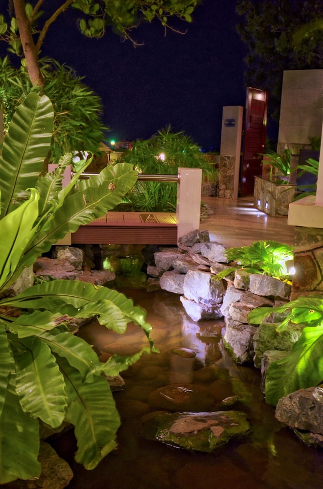 The Wind Resort - Tropical Hillside Escape 67/70