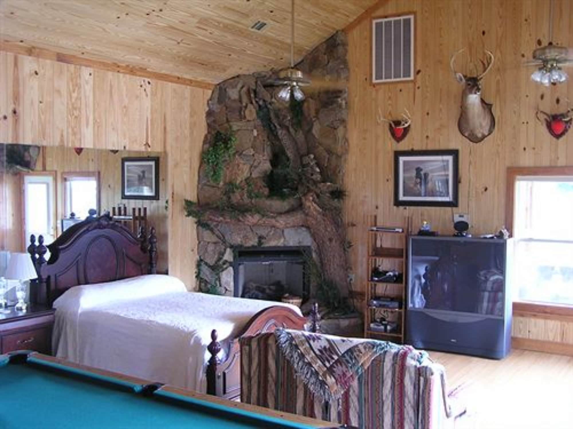 Pond, Cabin, House, Double and Twin Beds