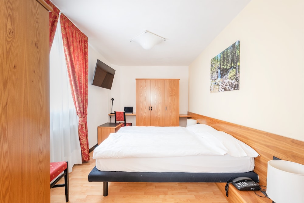 Alpina Hotel 25/68