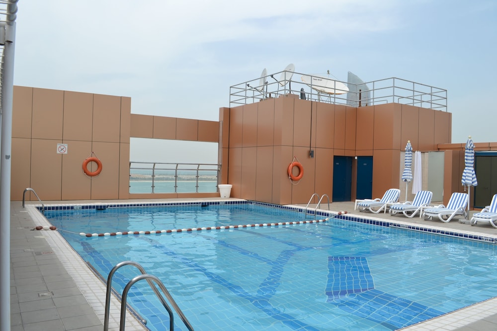 swimming pool spa