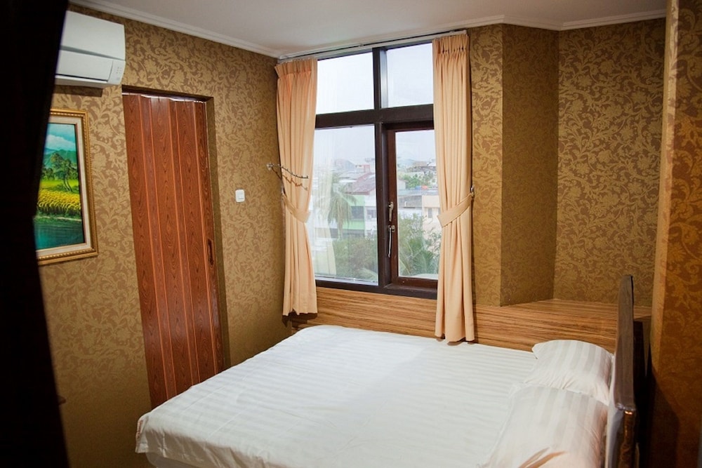 ROOM, DOUBLE BED