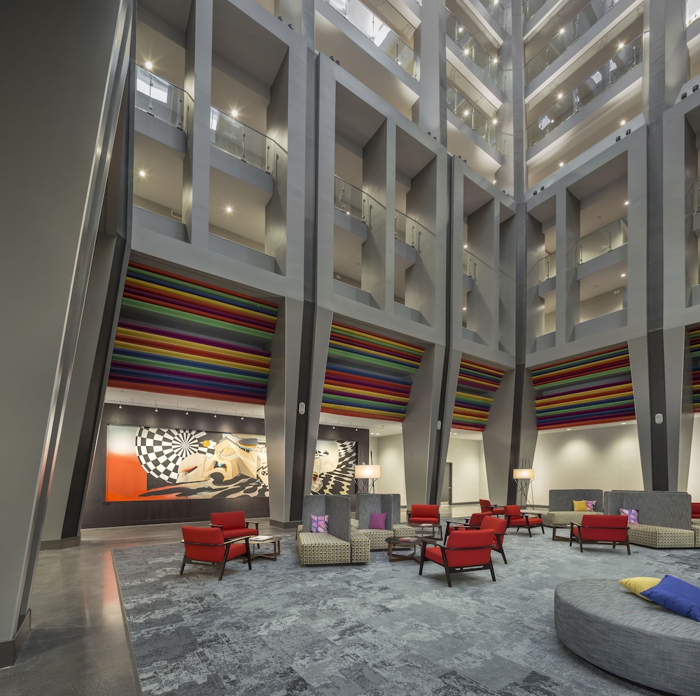 The Summit Hotel 56/62