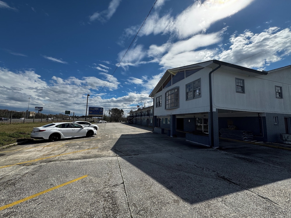 OYO Briarwood Motel 37/49