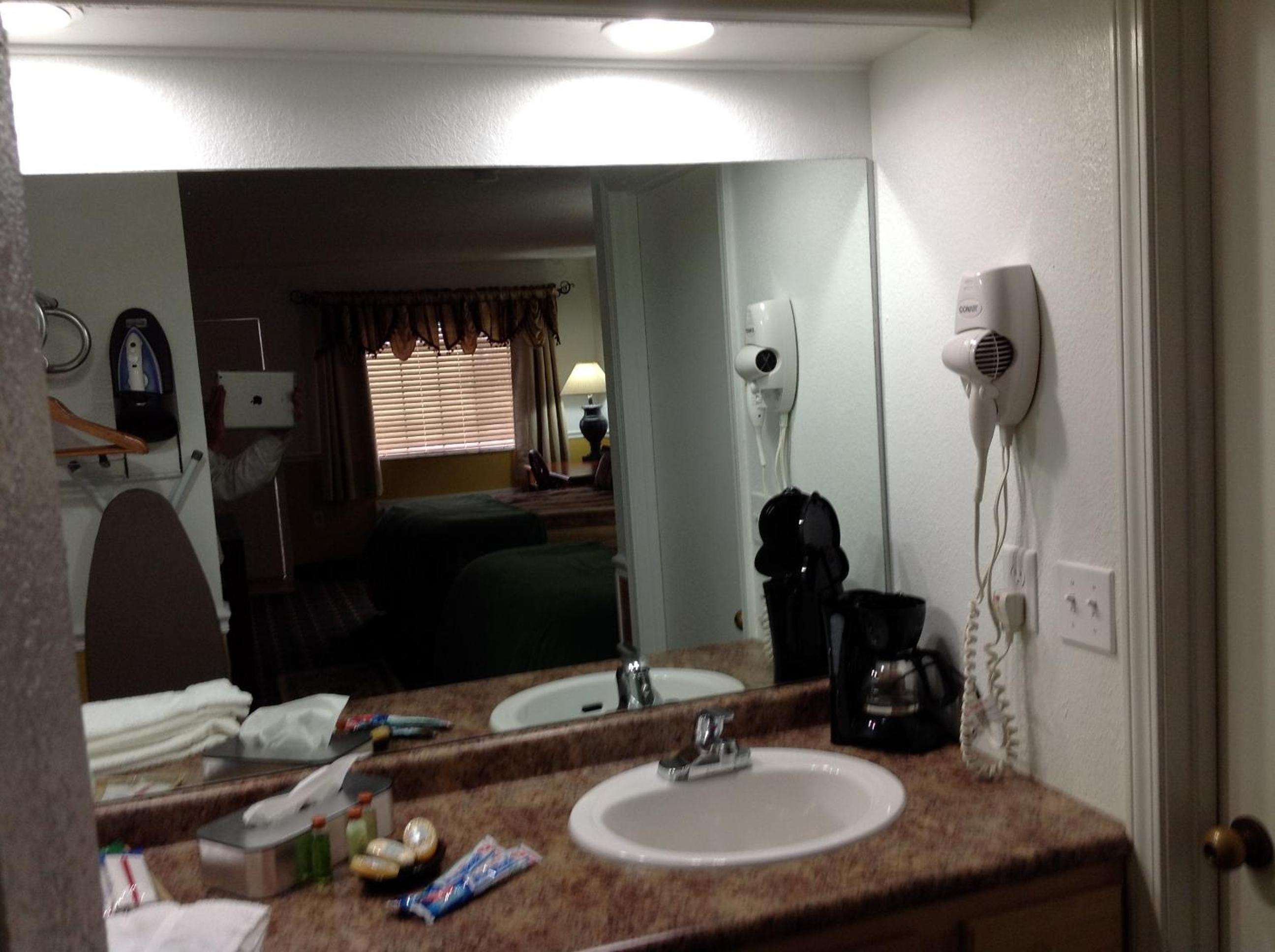 Hallmarc Inn & Suites of West Memphis 55/55