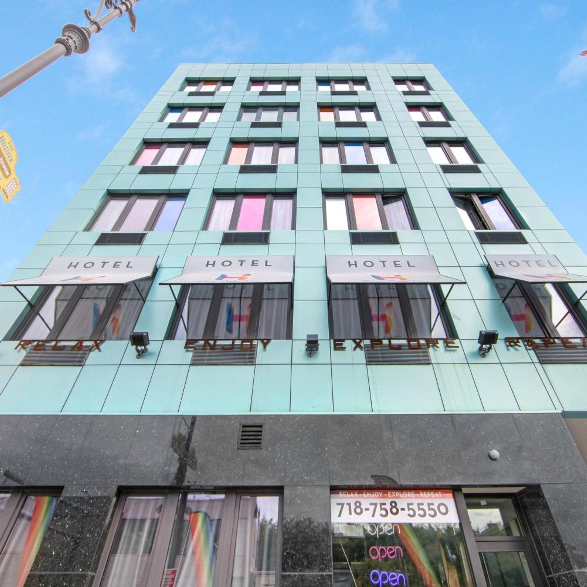 Hotel 365 Bronx 3/50