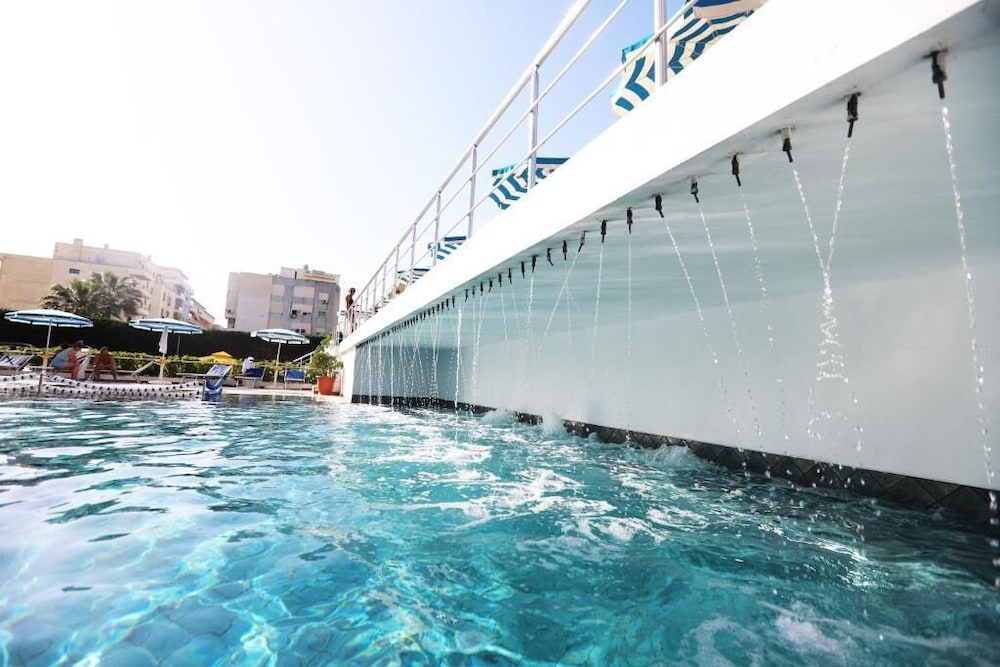 PERANDOR BEACH HOTEL 7/64