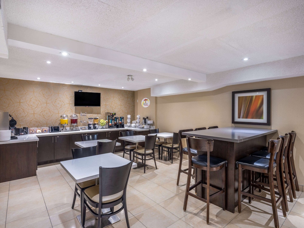Super 8 by Wyndham Toronto East ON 32/50