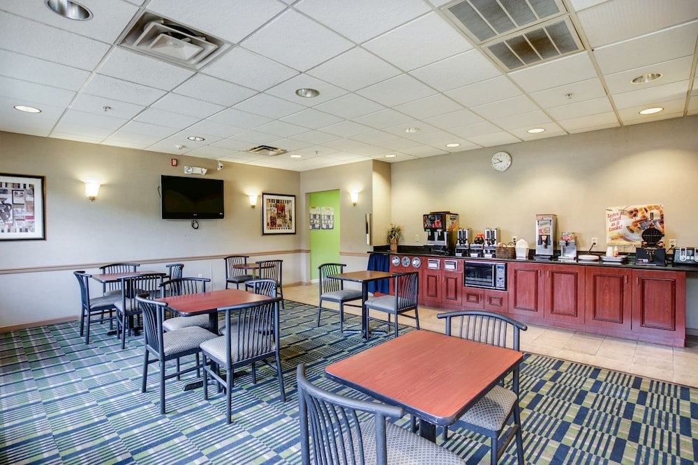 Red Carpet Inn Whippany 25/31