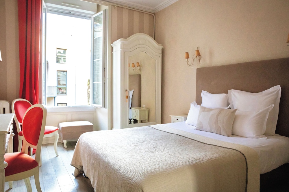غرفة كلاسيكية بسرير مزدوج، Hotel Du Mail 3/10