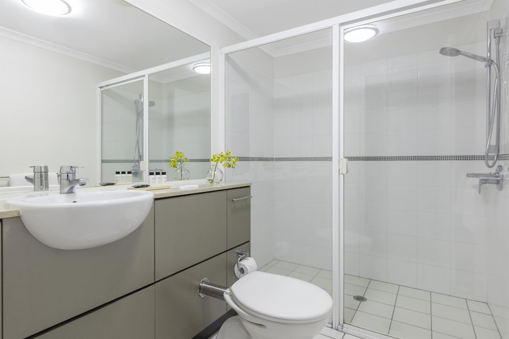 Oaks Brisbane River City Suites 69/72